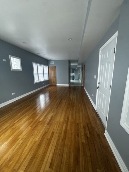 living room - 5124 W Henderson St