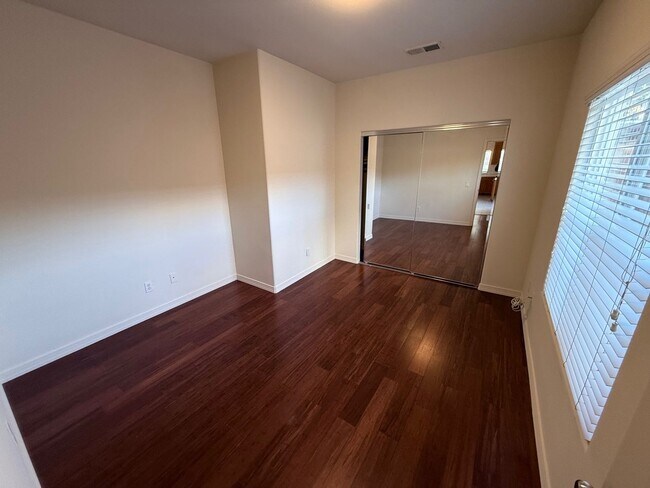 Building Photo - Large 4 Bedroom 3 Bath House w/ 2 car garage