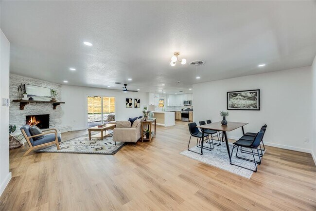 Building Photo - 11704 Indianhead Dr