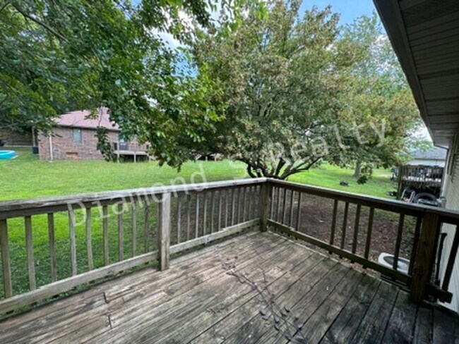 Building Photo - 1204 Flora St