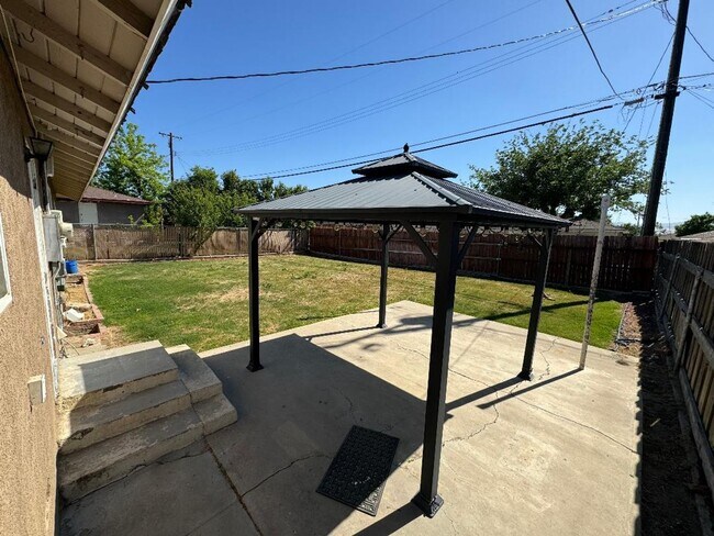 Building Photo - 2013 Avondale Dr