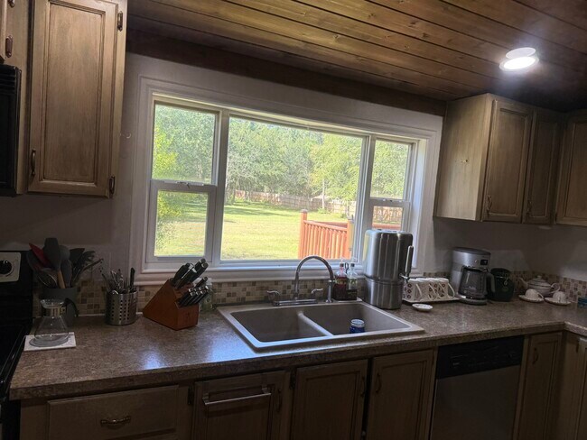 Building Photo - 24600 Oak Hollow Blvd