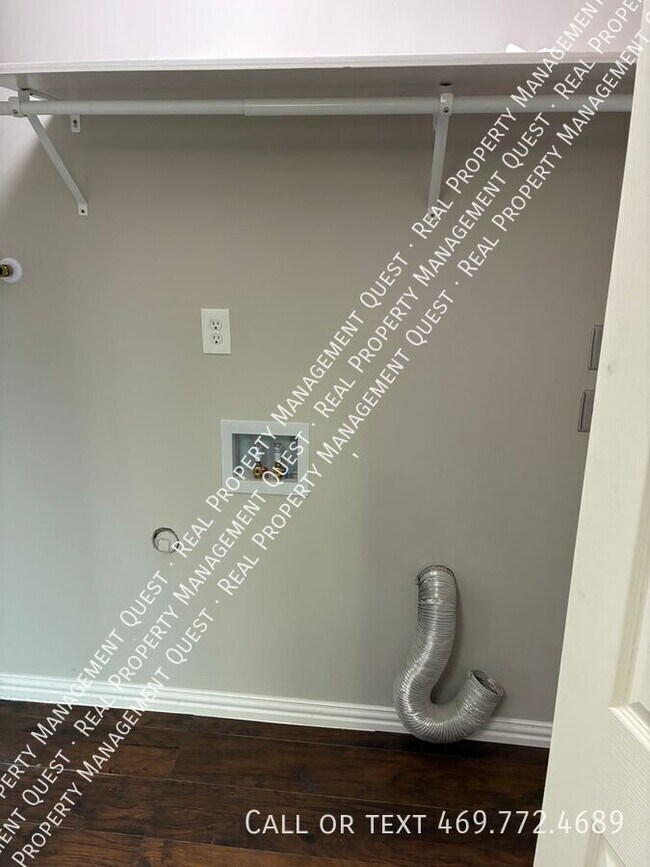 Building Photo - 802 Netherland Dr