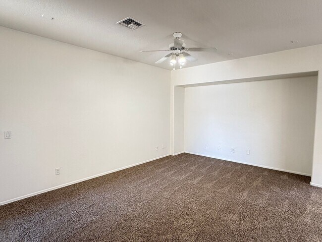 Building Photo - BRAND NEW CARPET 3 Bedroom 2 Bathroom Spacious Floorplan!