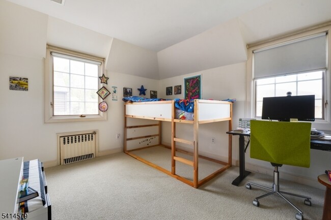 Building Photo - 869 Ridgewood Rd