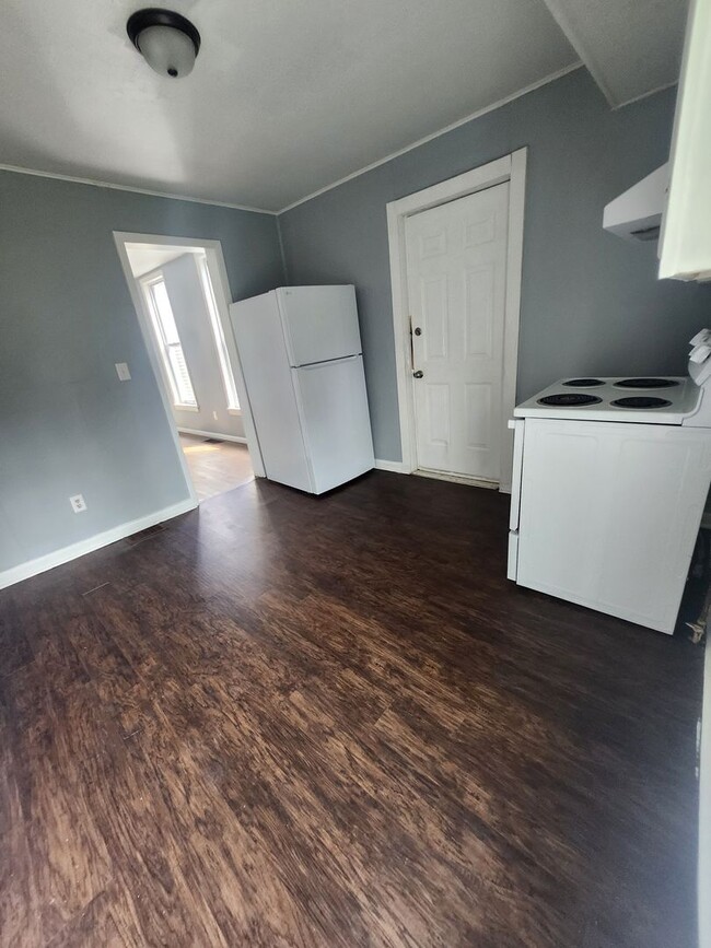 Building Photo - 3 bedroom single family home