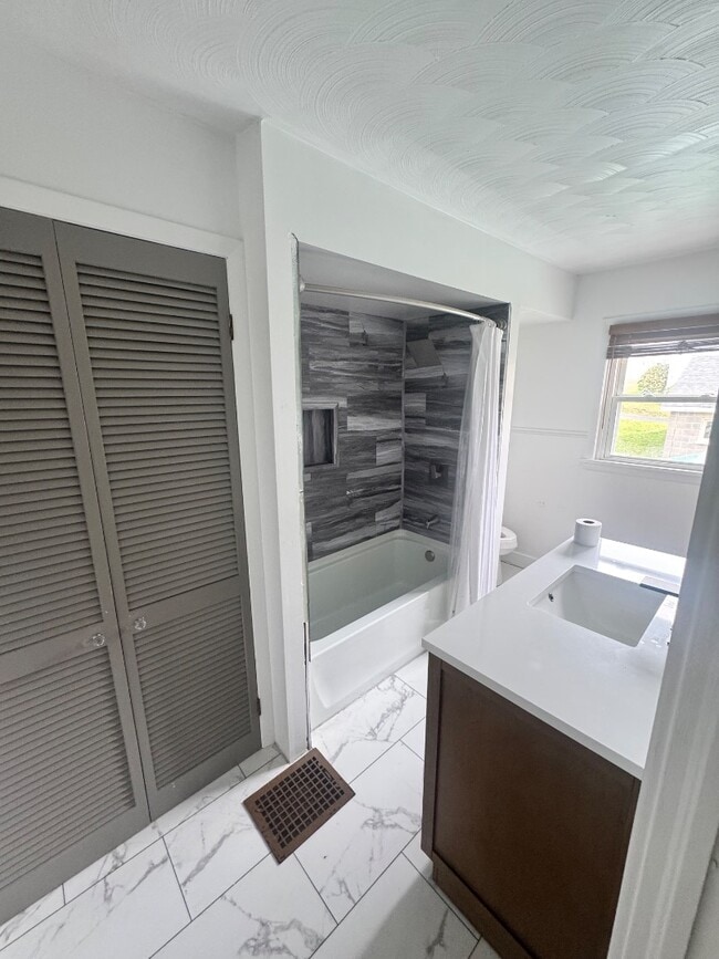 Building Photo - 5017 Highland Park Ave