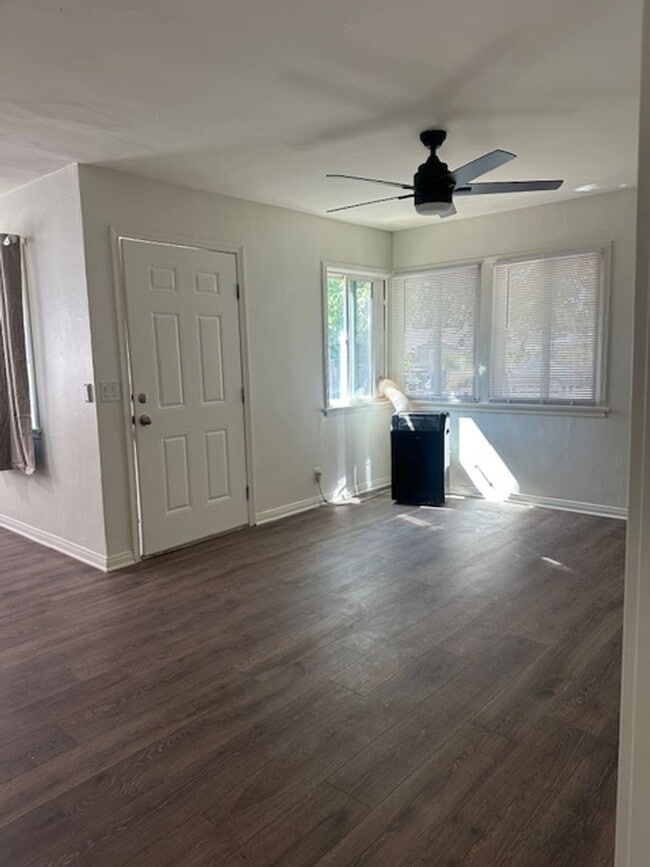 Building Photo - Bald