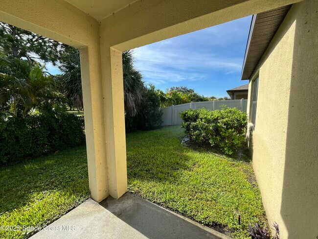 Building Photo - 7459 Tourmaline Dr
