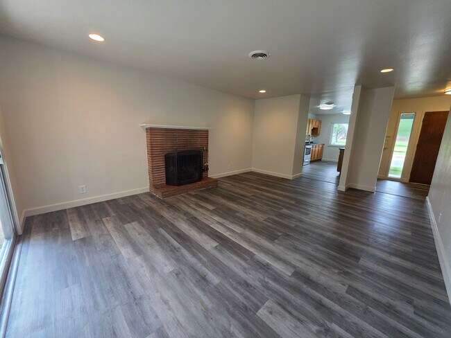 Building Photo - Bowen/Phelps Duplex