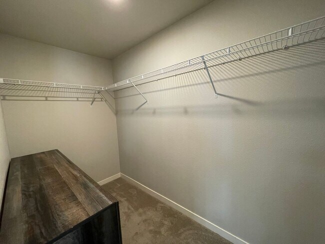 Building Photo - Bright 2Bd 2Ba Beaverton Condo!! By Nike, ...