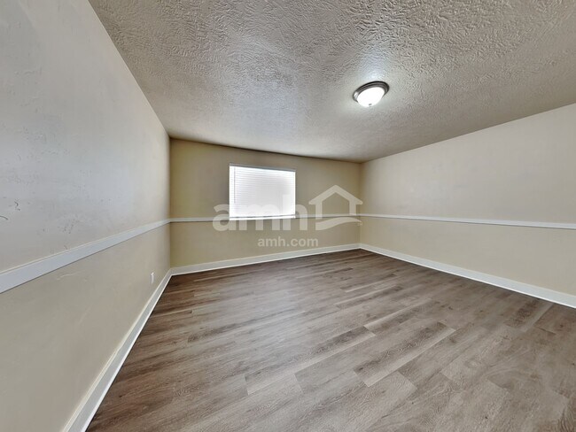 Building Photo - 5003 W Diamondback Dr