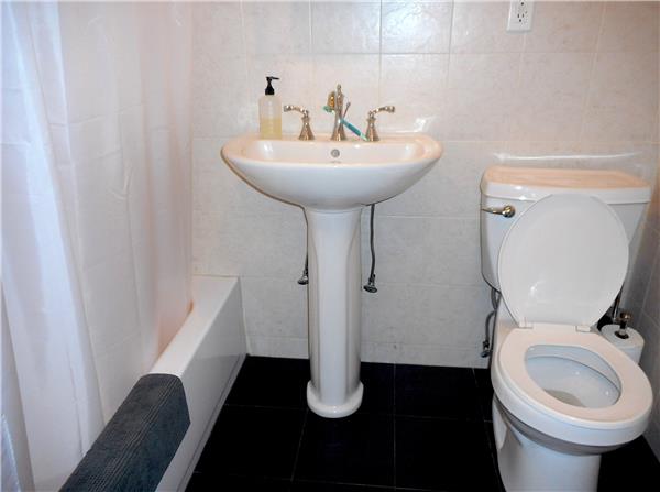 Building Photo - 9 Pell St