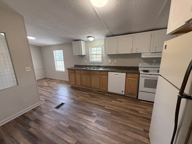 Building Photo - 1025 Union Hill Church Rd