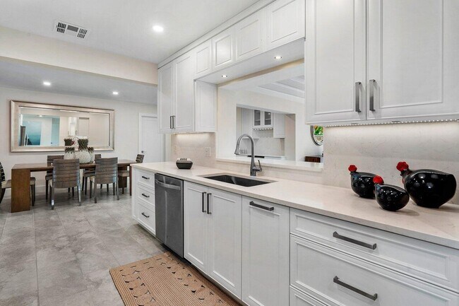 Building Photo - 2021 NW 3rd Ave