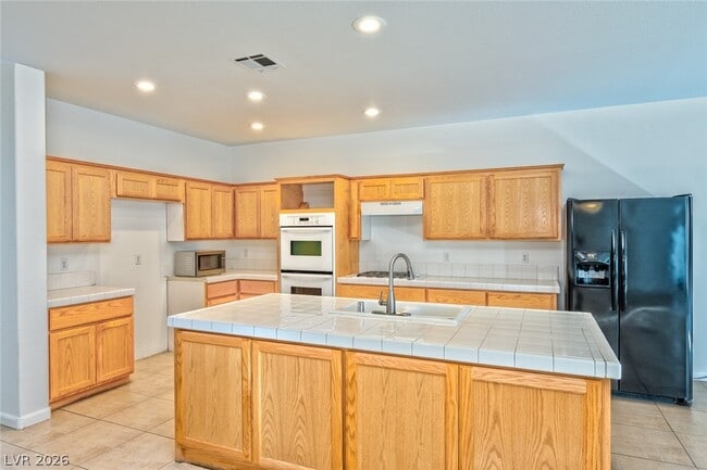 Building Photo - 1539 Laguna Palms Ave