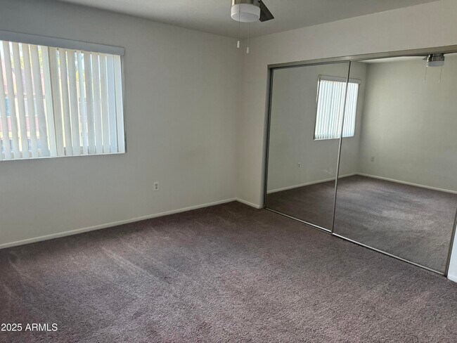 Building Photo - 461 W Holmes Ave
