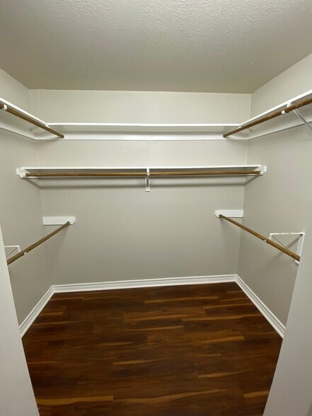 Building Photo - 2118 Burnet St