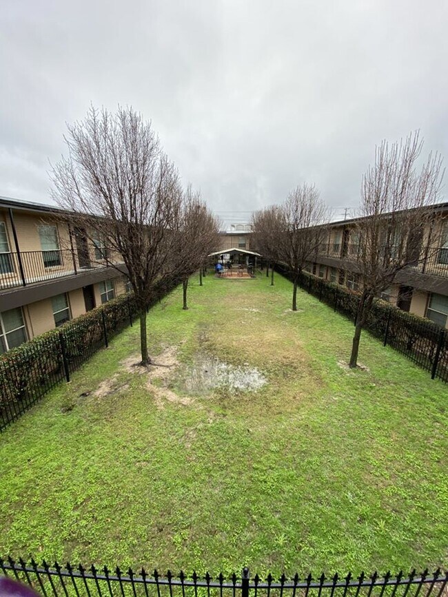 Primary Photo - 6760 Calmont Ave