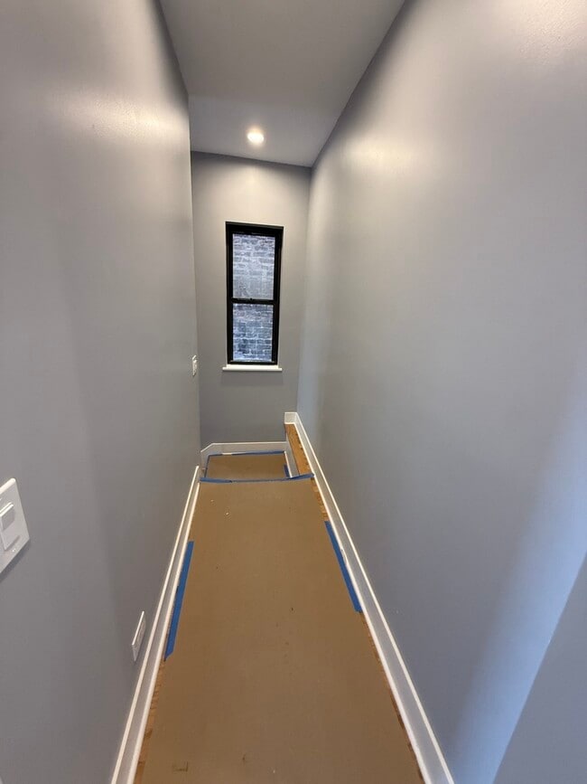 Building Photo - 2157 N Western Ave