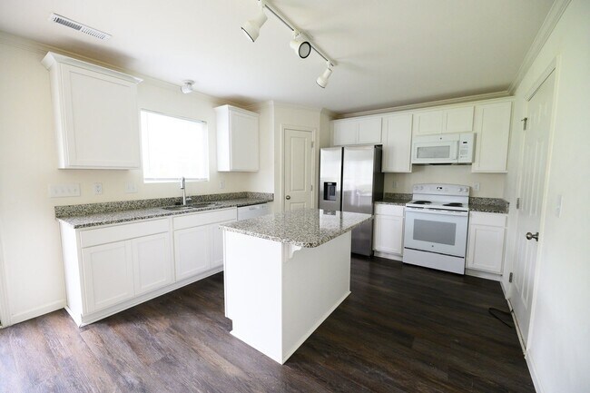 Building Photo - Like new construction 2 story home 4 bedro...