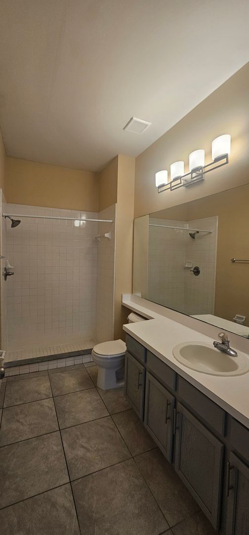 Building Photo - 14560 Laguna Beach Cir