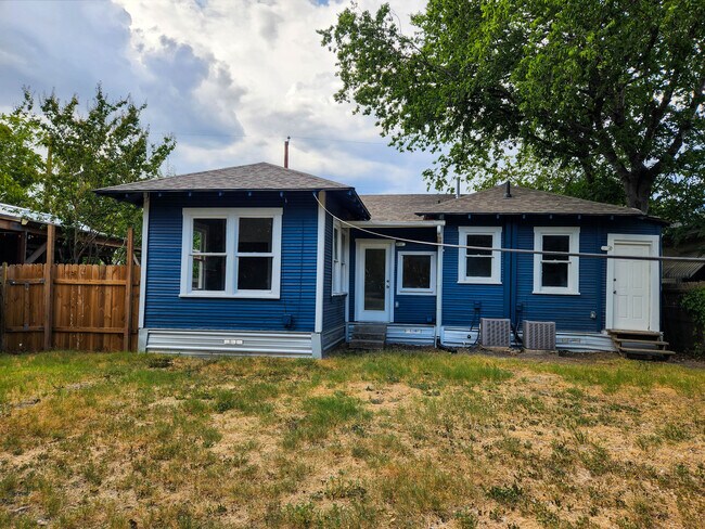 Building Photo - 126 Uvalde St