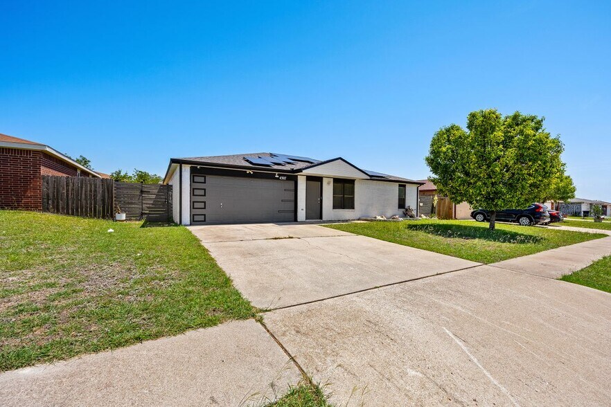 Building Photo - 4307 Stallion Dr