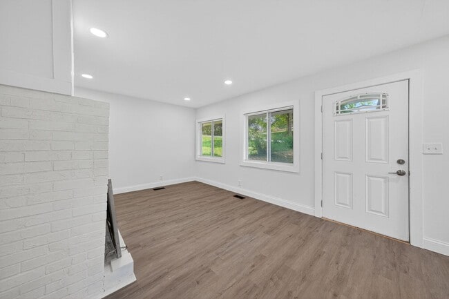 Building Photo - 706 S 15th St