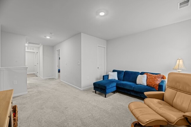 Building Photo - 301 Ginger Dr