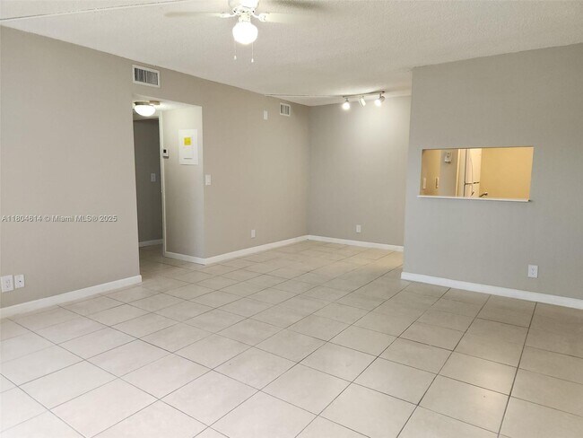 Primary Photo - 3776 N University Dr