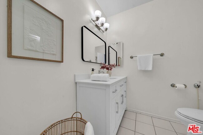 Building Photo - 900 Euclid St