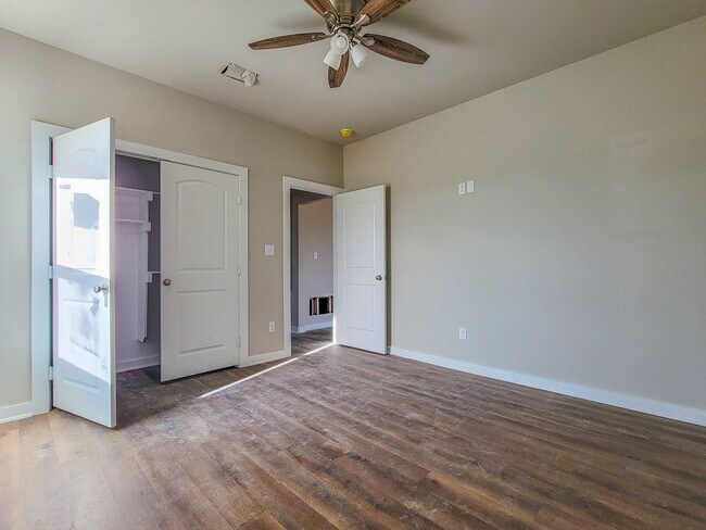 Building Photo - 3 BR/2 BA Corsicana Home