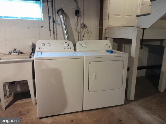 Building Photo - 6731 Edwards Ave