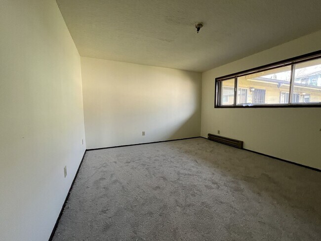Building Photo - Spacious 3 Bedroom with Bonus Living Area, Patio & Built in Fireplace