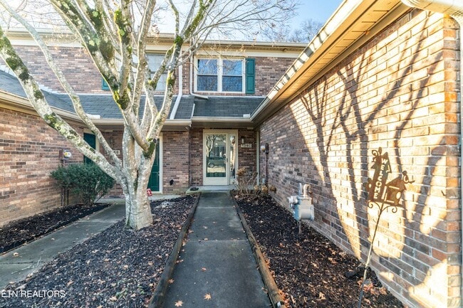 Building Photo - 136 Durwood Rd