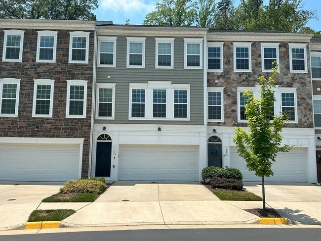 Primary Photo - 1333 Gilmore St