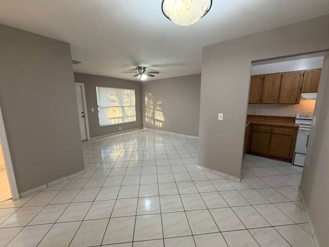 Building Photo - NICE UNIT FOR RENT!!! 2/2 EXCELLENT LOCATION!!