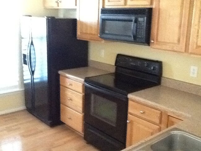 Building Photo - Move-in Ready!