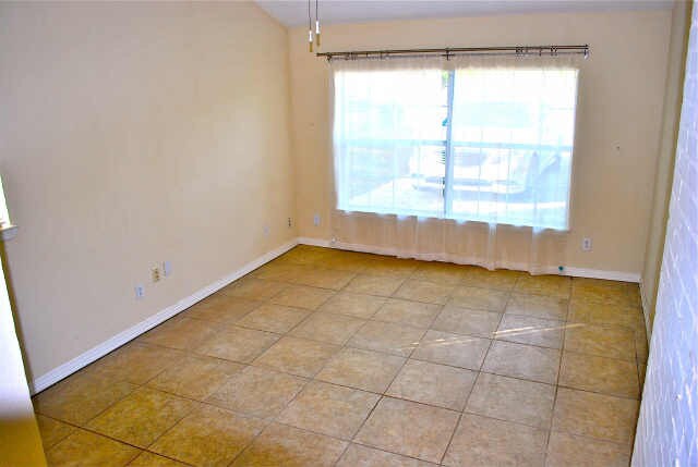 Building Photo - 5126 W Mockingbird Ln
