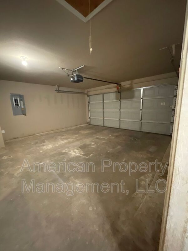 Building Photo - 12316 N 108th E Ave