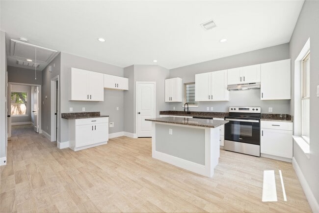 Building Photo - 4651 Mallow St