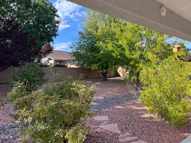 Building Photo - Spacious Three Bedroom Home in Granville R...