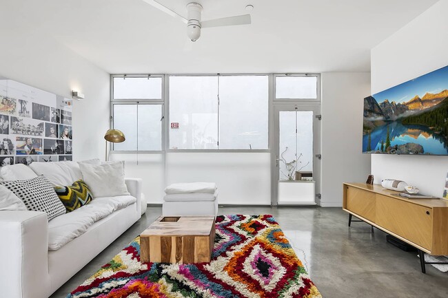 Building Photo - 1121 Abbot Kinney Blvd