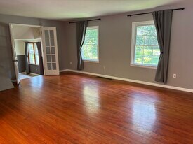 Building Photo - 15922 Fernwood Rd