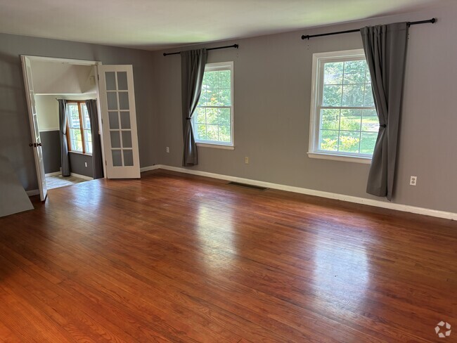 Building Photo - 15922 Fernwood Rd