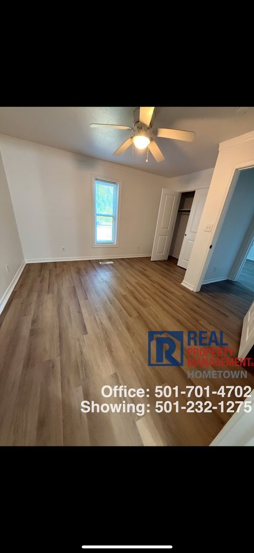 Building Photo - Newly remodeled duplex!