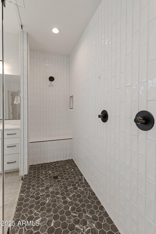 Building Photo - 4236 E Whisper Rock Trl