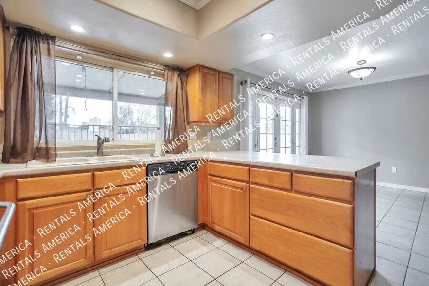 Building Photo - 4527 W Ruth Ave