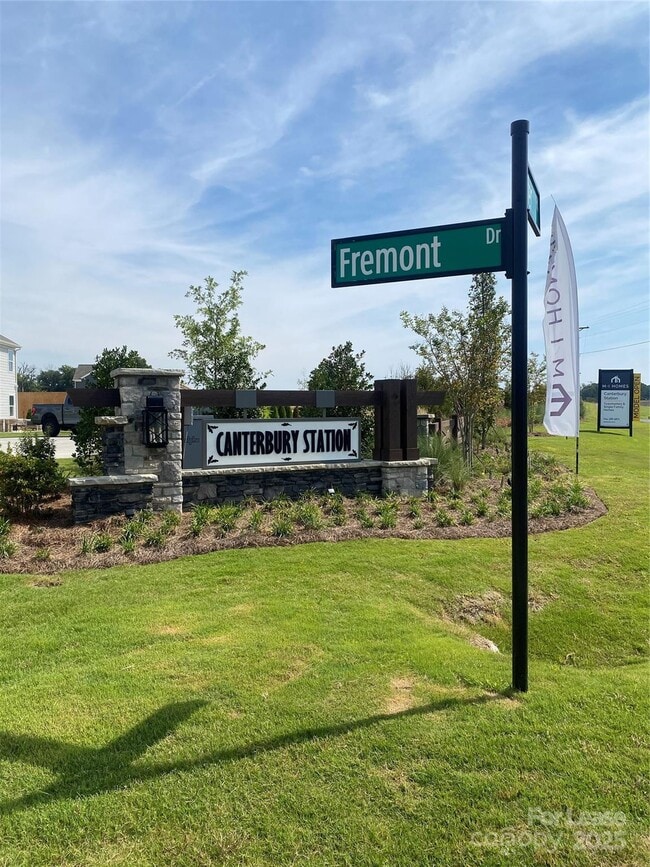 Building Photo - 1211 Fremont Dr